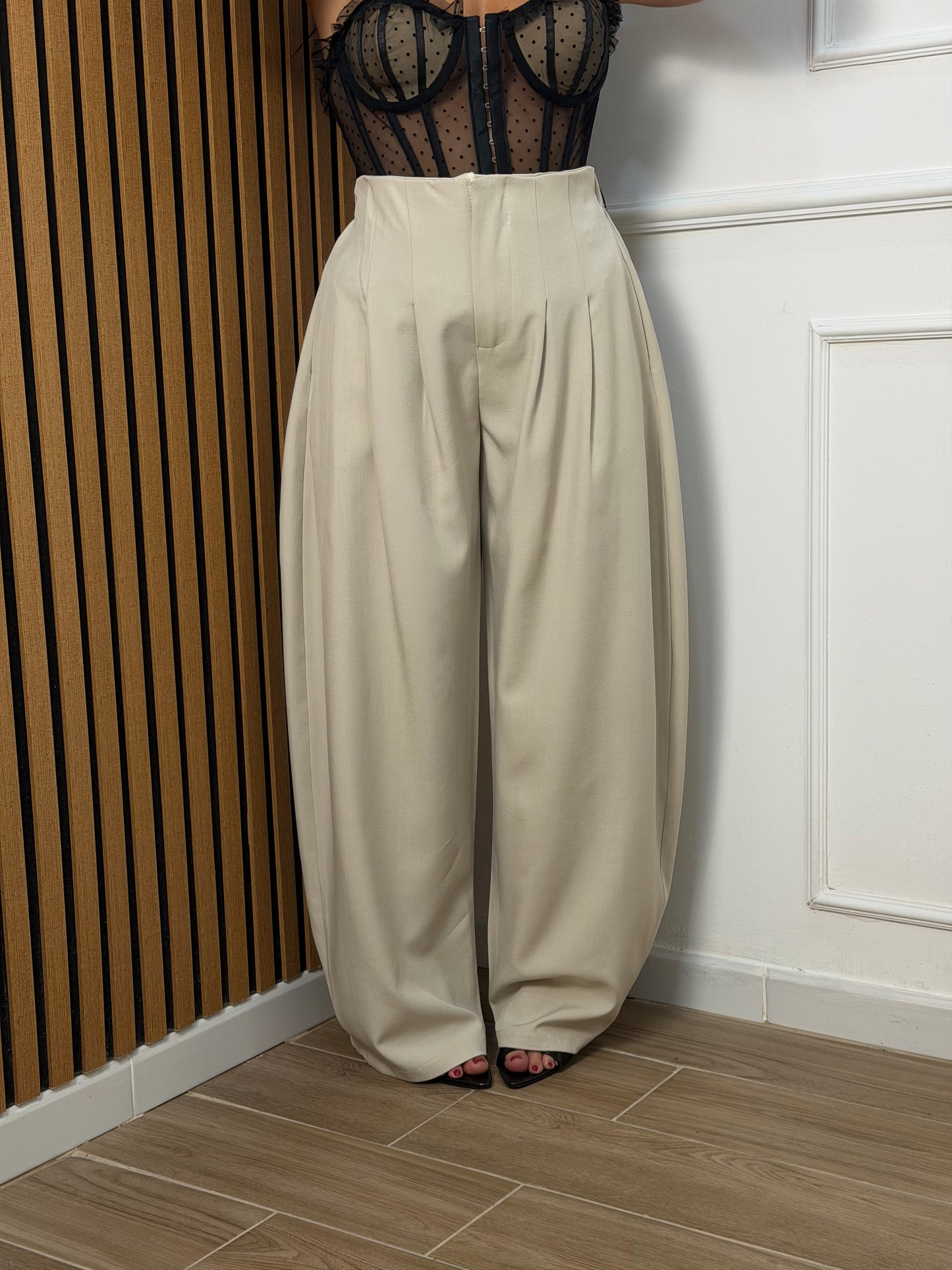 Pantalone balloon bustino alto beige