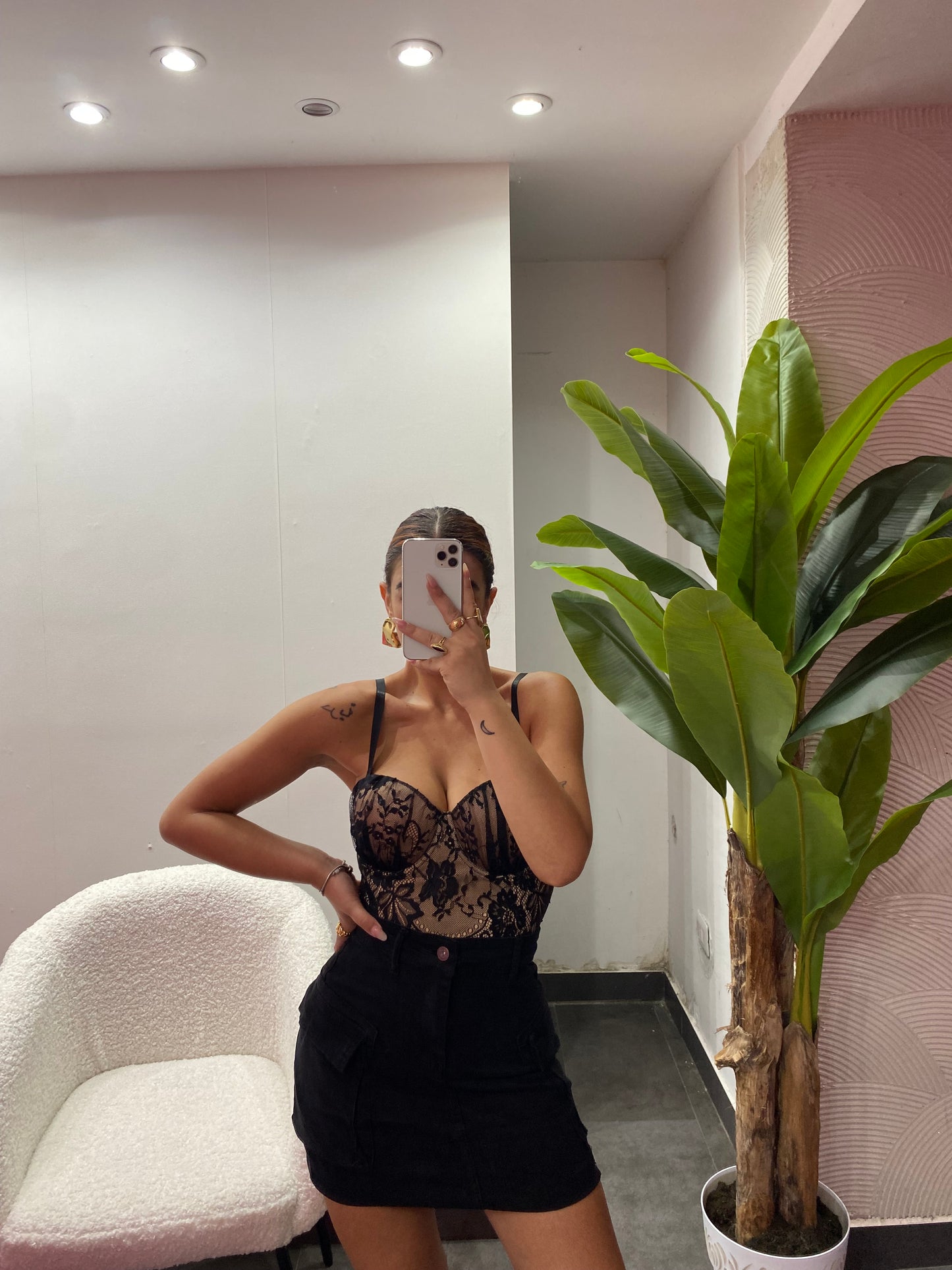 corpetto pizzo nero fondo nude