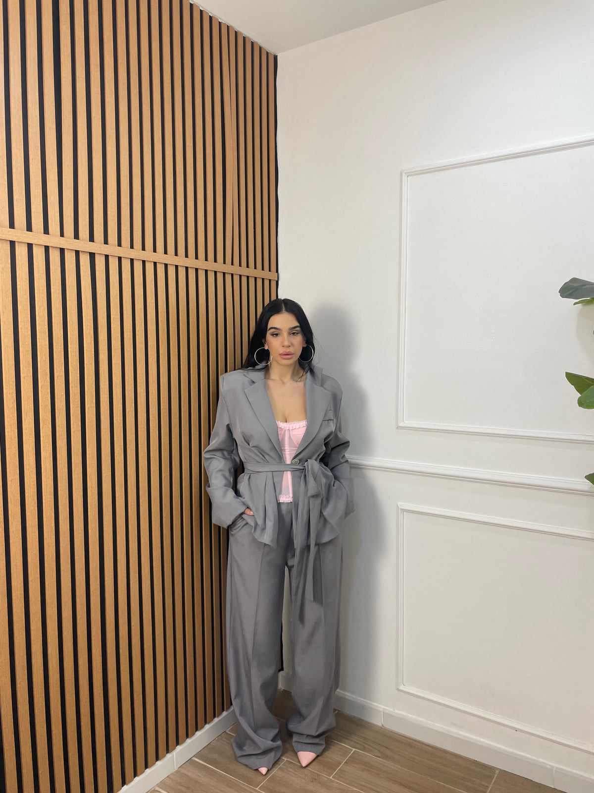 Tailleur giacca sfiancata con cintura