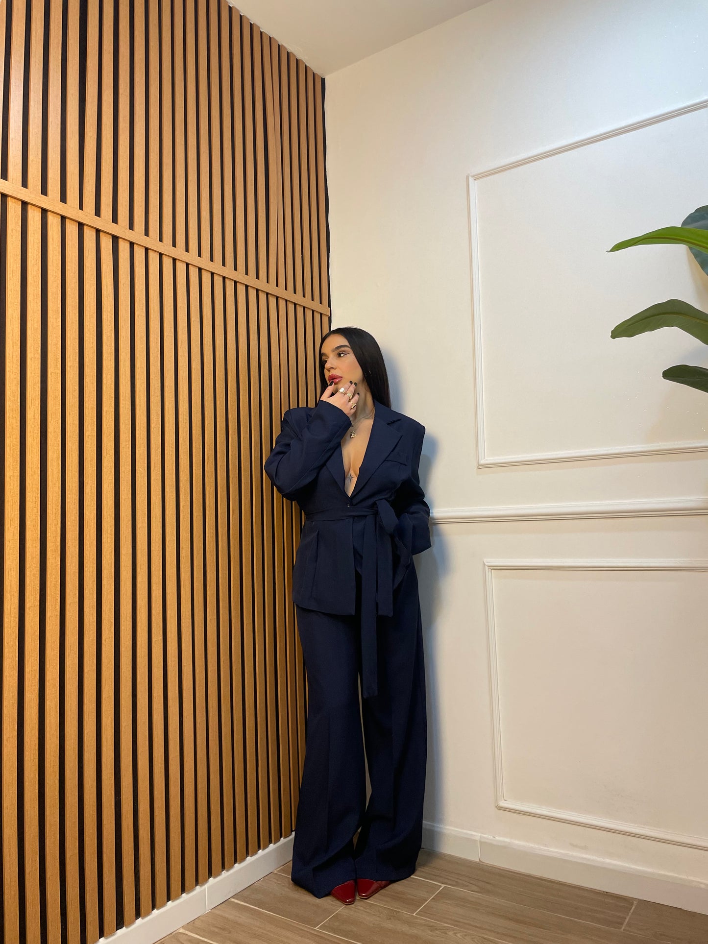 Tailleur giacca sfiancata con cintura