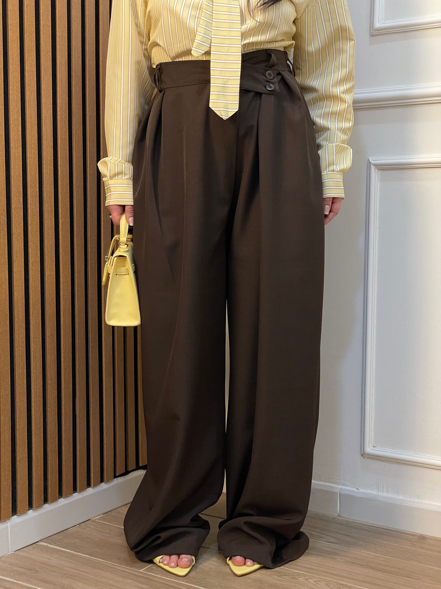 Pantalone chiusura asimmetrica