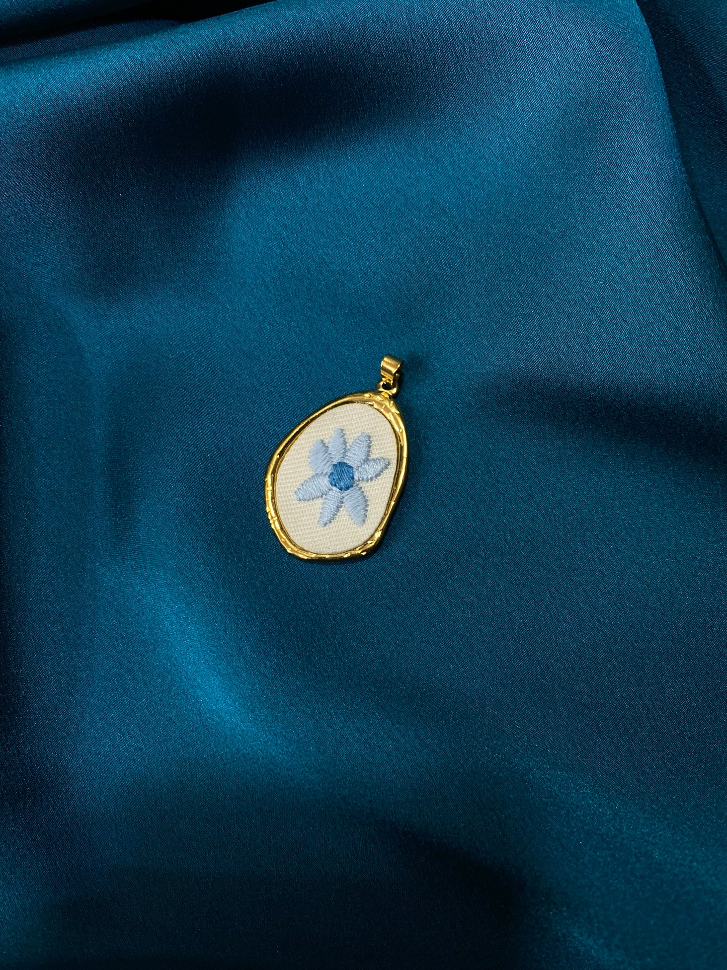 Charme fiore filo azzurro