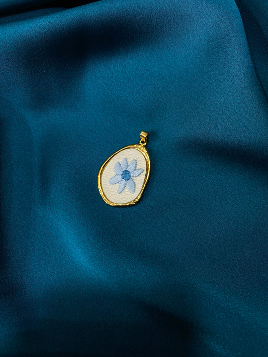 Charme fiore filo azzurro