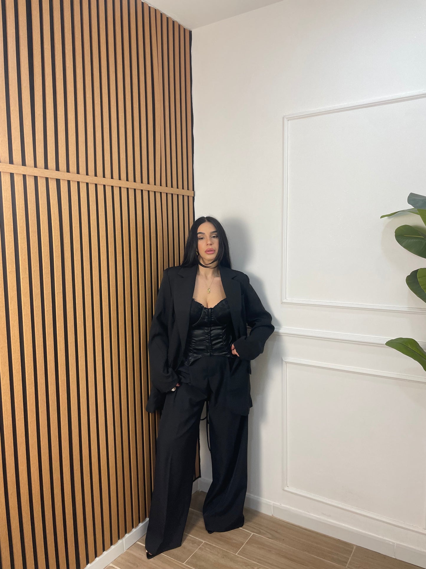 Pantalone palazzo bottone asimmetrico