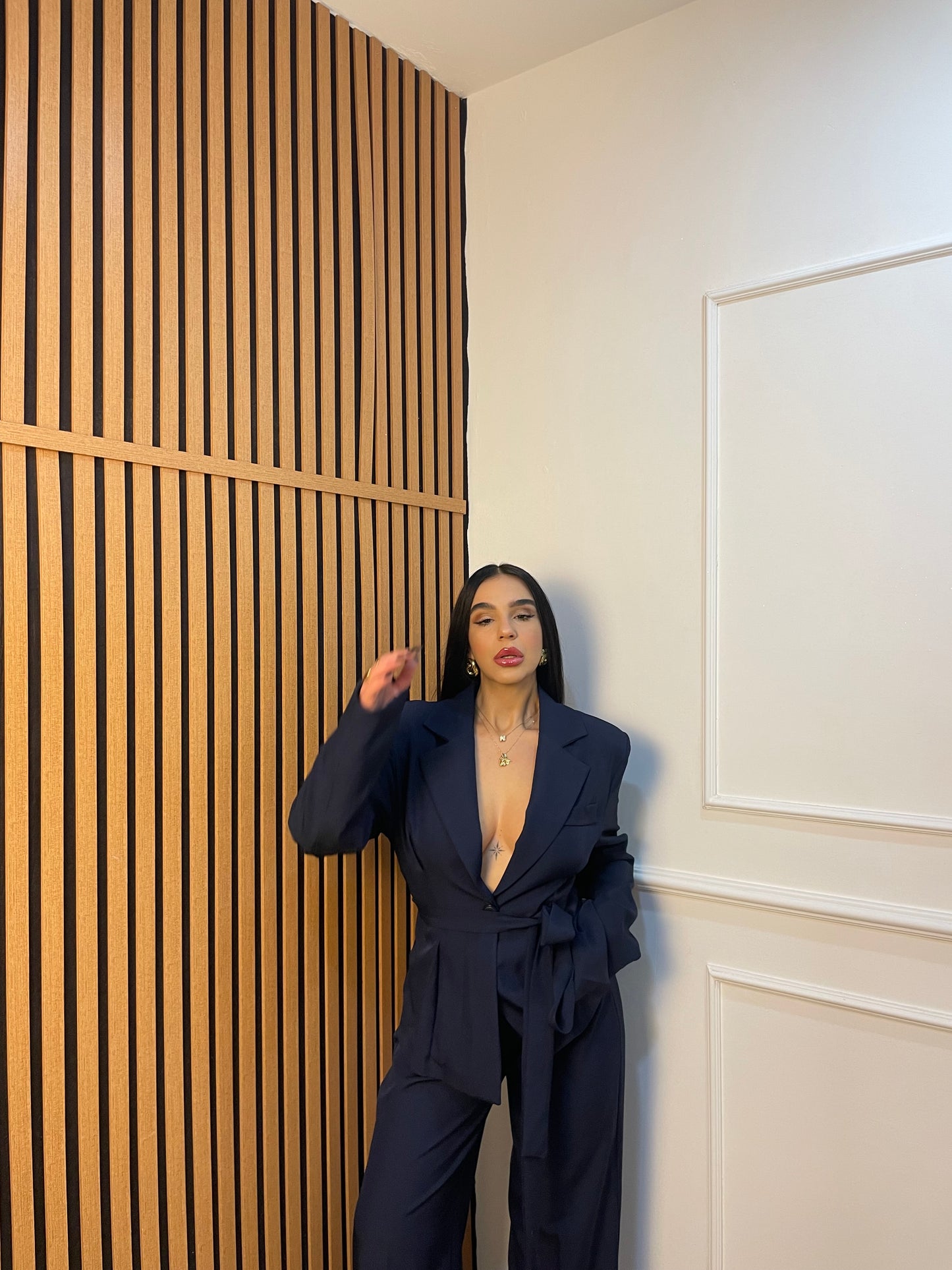 Tailleur giacca sfiancata con cintura