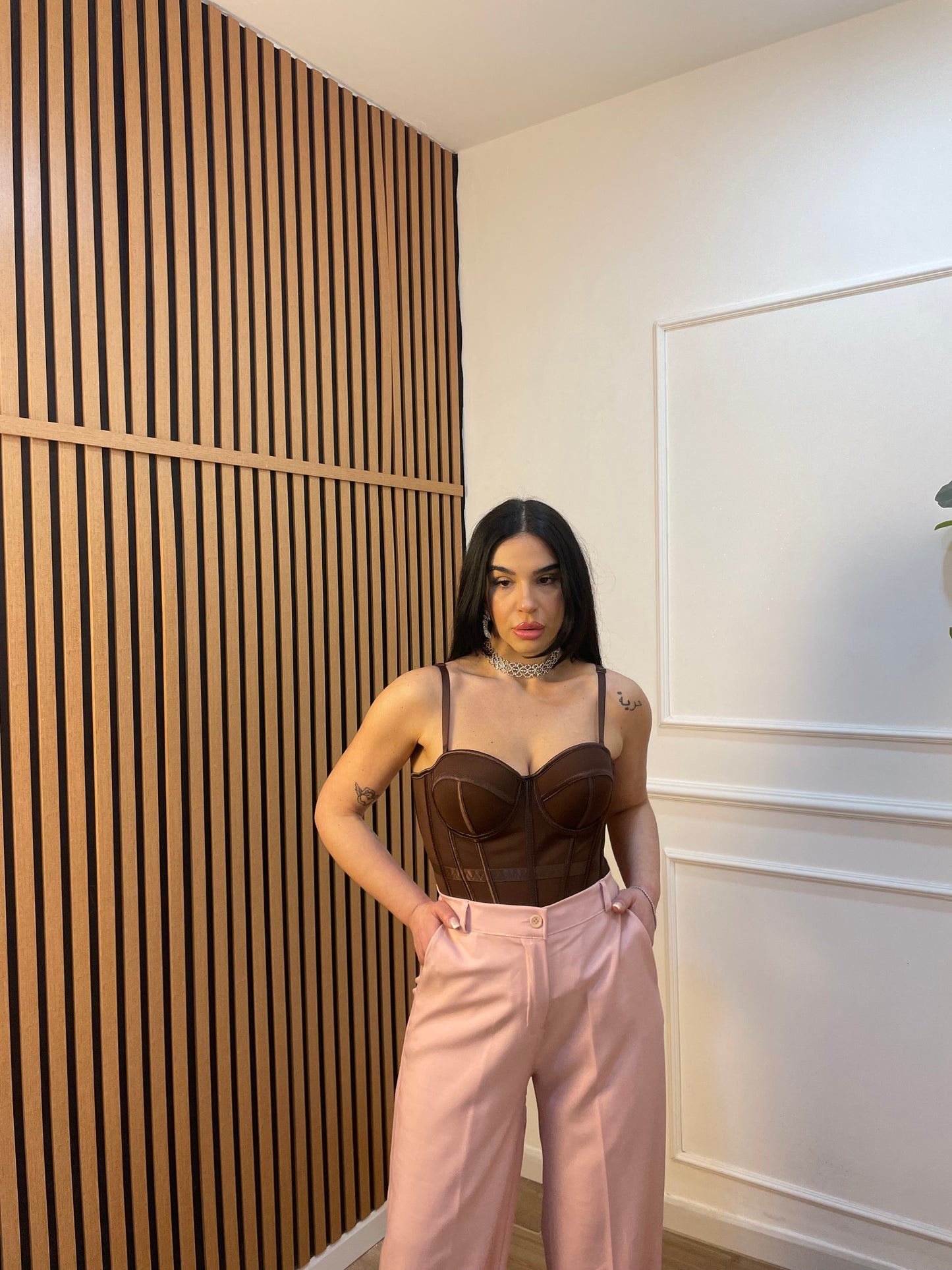 Tailleur giacca sfiancata con cintura