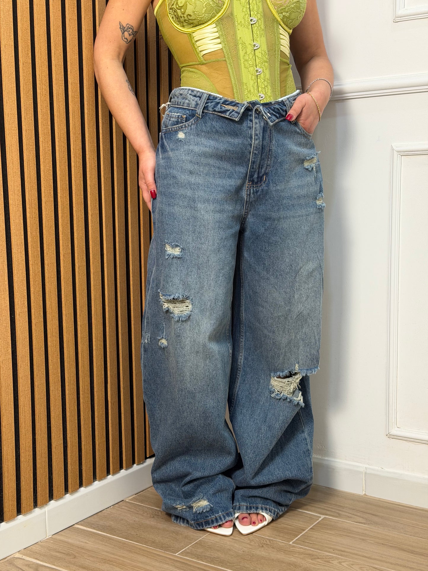 Jeans strappi bustino risvolto