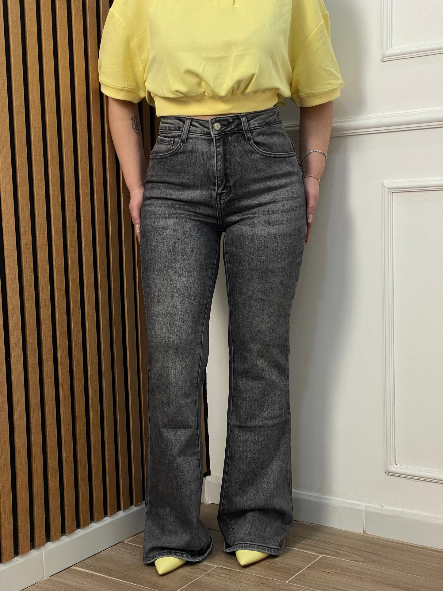 Jeans zampa grigio
