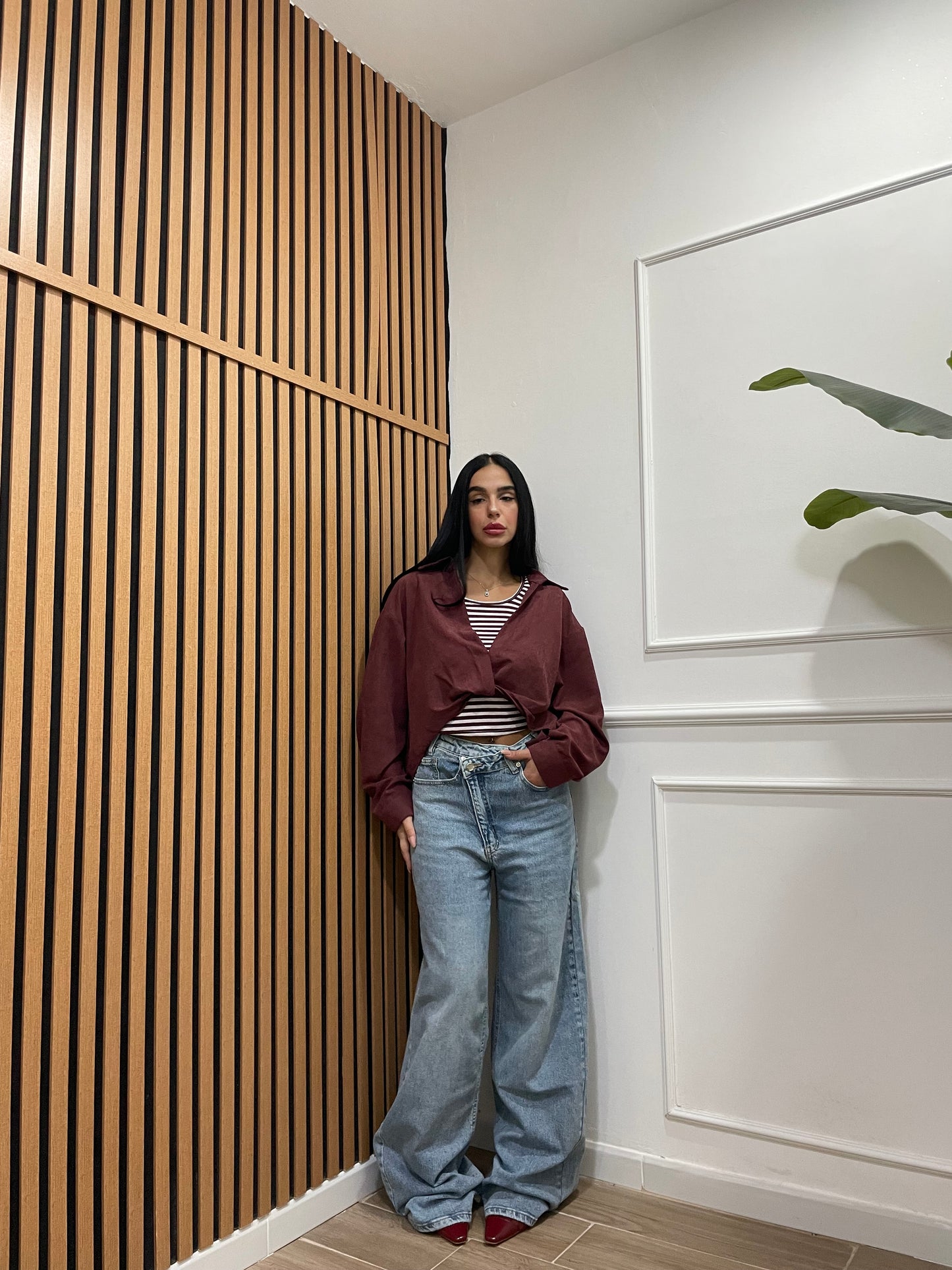 Jeans bottone asimmetrico