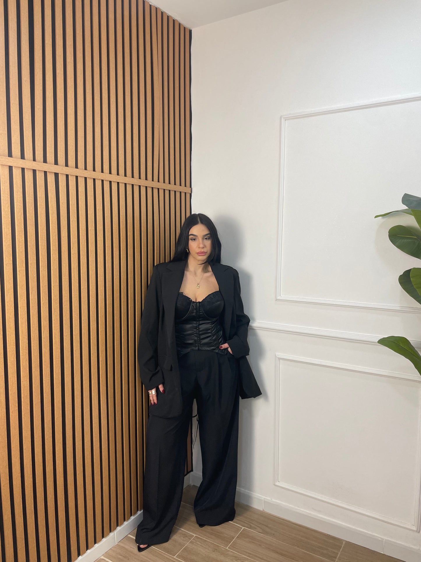 Pantalone palazzo bottone asimmetrico