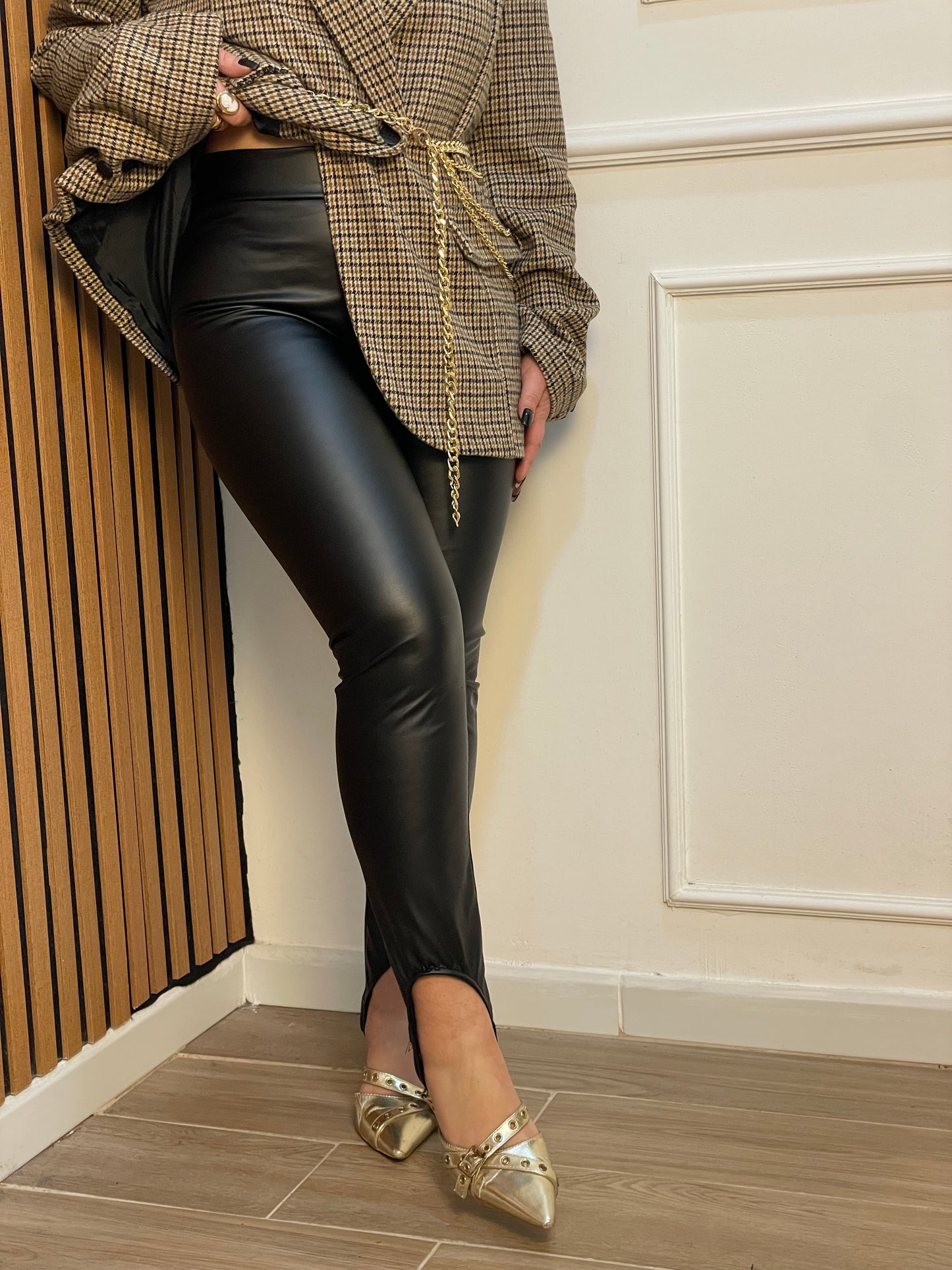 Leggins ecopelle con ghette