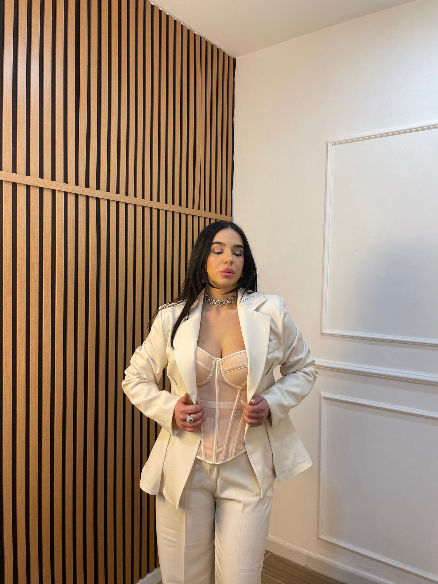 Tailleur giacca sfiancata con cintura