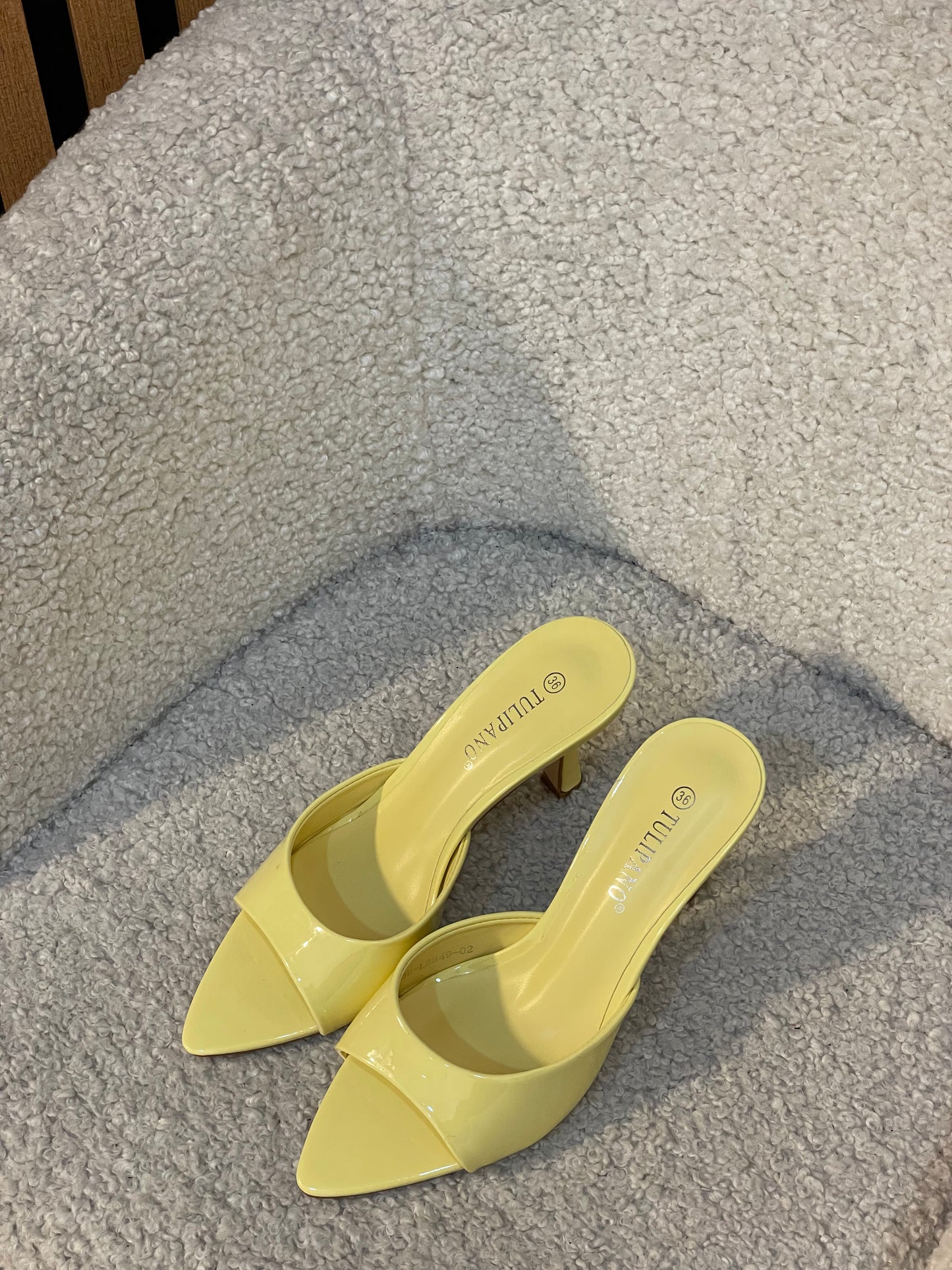 sandalo punta lucido yellow