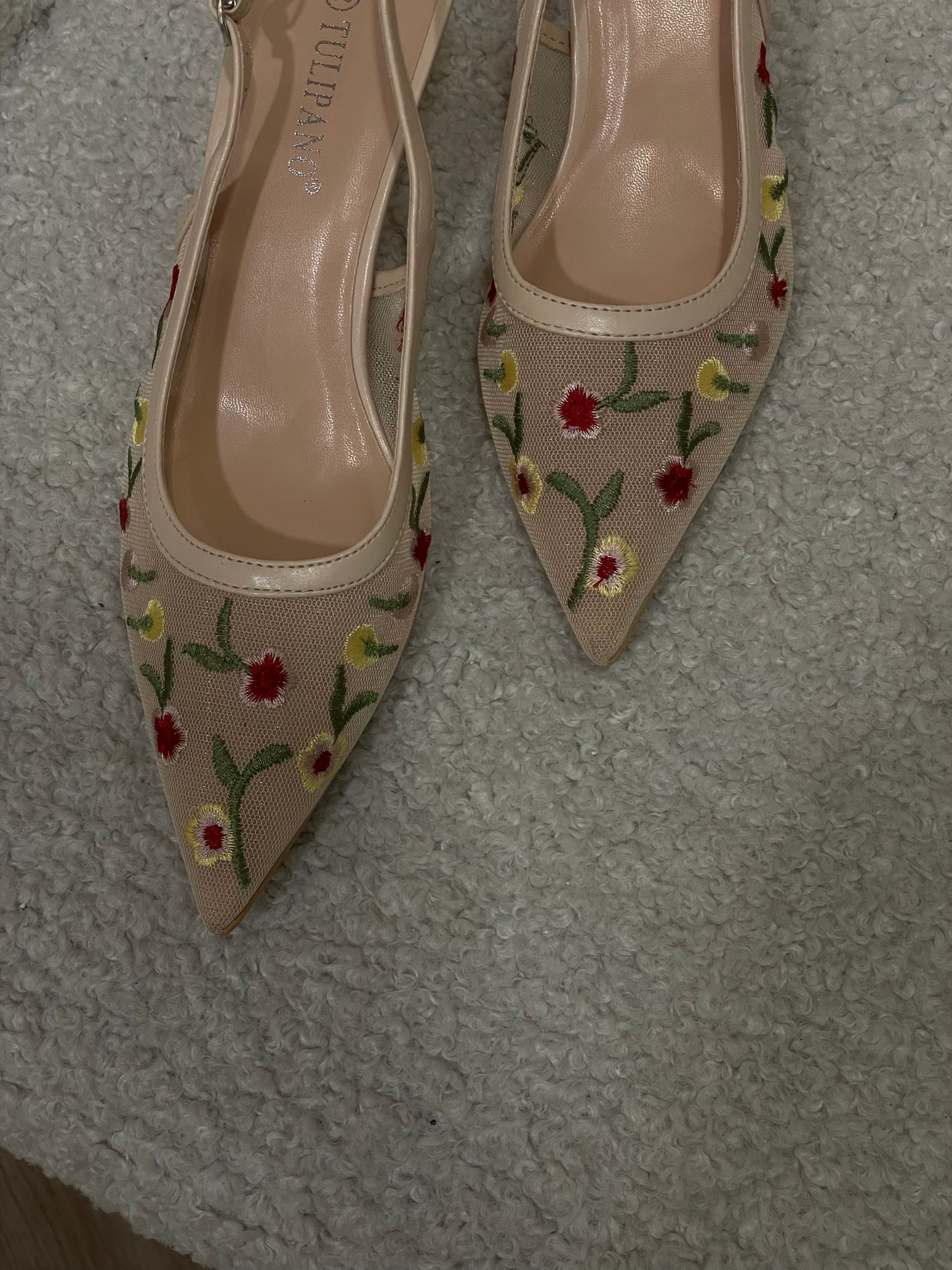 décolleté slingback flowers