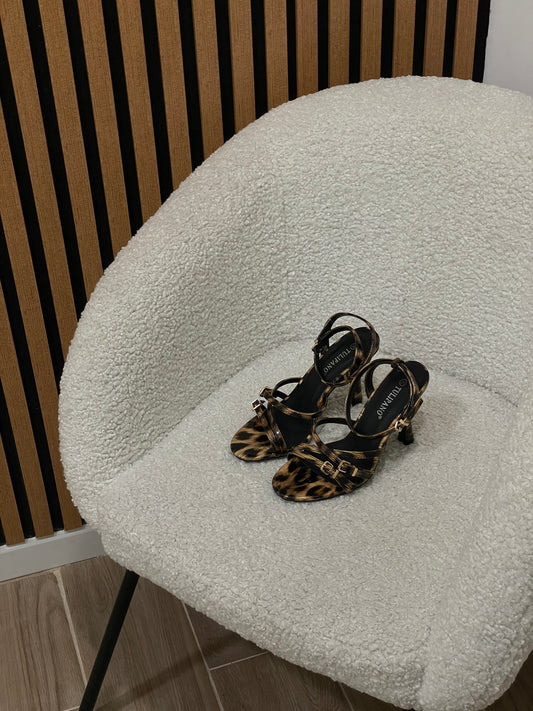 sandalo fibbie leopard